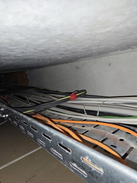 Bereitstellung von Kabelleitungen und Anschlüssen.