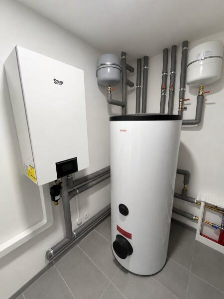 Wärmepumpengerät für den Innenbereich mit 300-Liter-Warmwasserspeicher