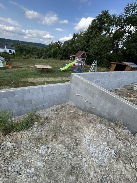 Schalsteinmauer in Wincheringen