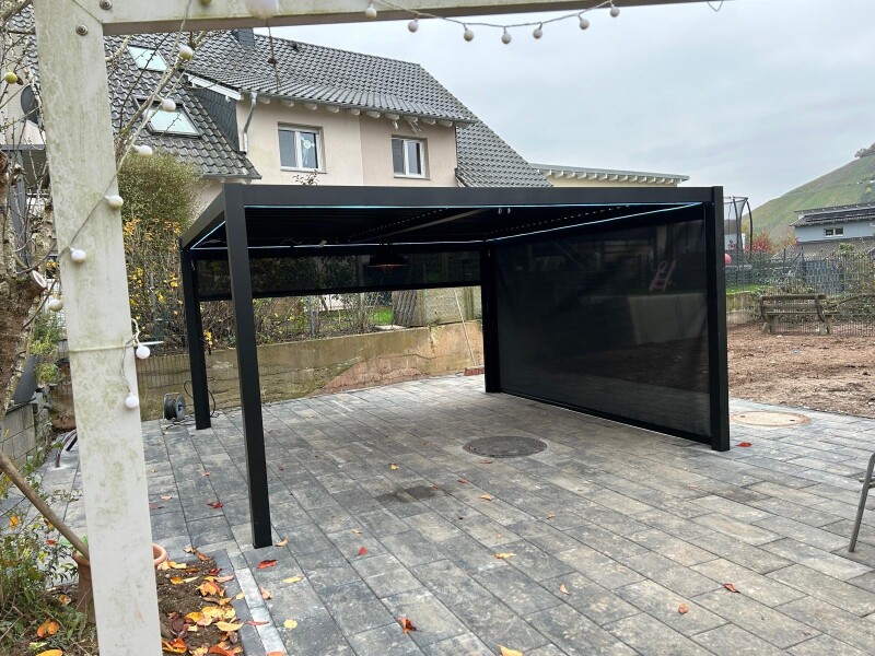 Außenanlage und Aufbau Pergola
