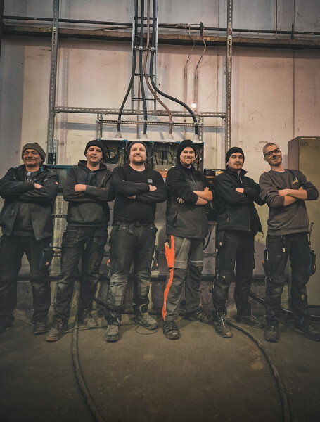 Eingespieltes Montageteam für Bauprojekte  Wir stellen ein erfahrenes und zuverlässiges Team von Fac