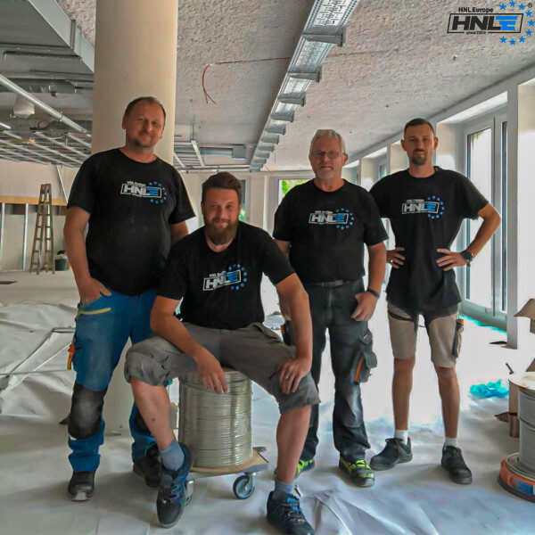 Einsatz unseres Elektriker-Teams auf einem abgeschlossenen Projekt  Unser eingespieltes Elektrikerte