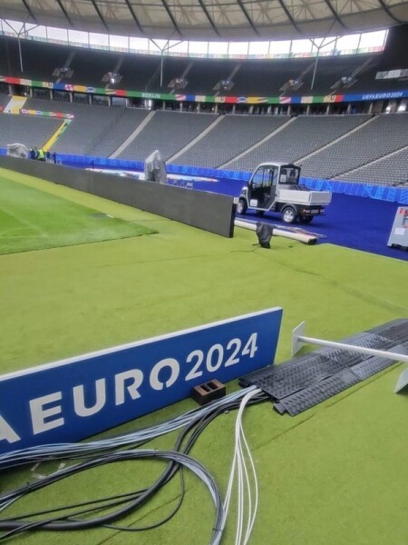 Olympiastadion Berlin - Daten- & Glasfaserkabel, WLAN-Installation (UEFA EURO 2024)