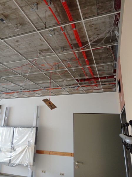 Das Trassieren der Kabel auf unserem Projekt